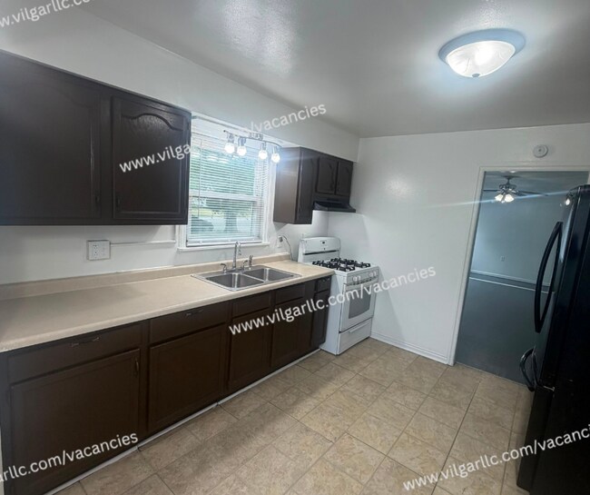 Foto del edificio - For Rent - 3 Bedroom, 1 Bathroom Home