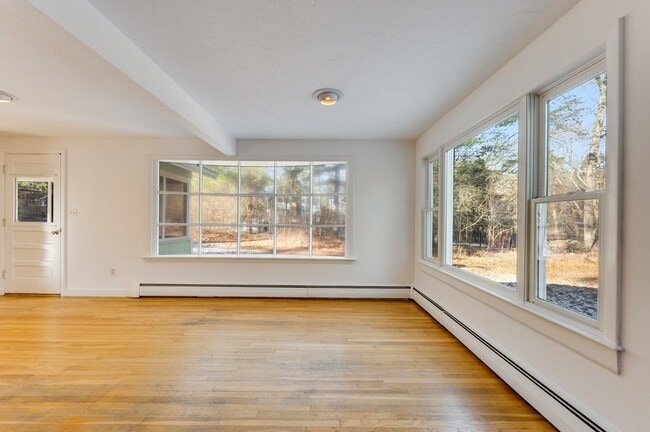 Building Photo - 250 Hudson Rd