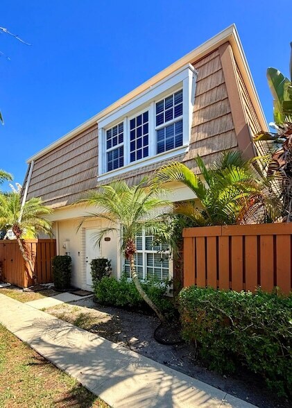 Foto del edificio - 11584 Winchester Dr