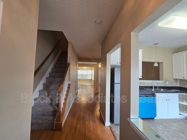 Building Photo - 210 Brittany Way