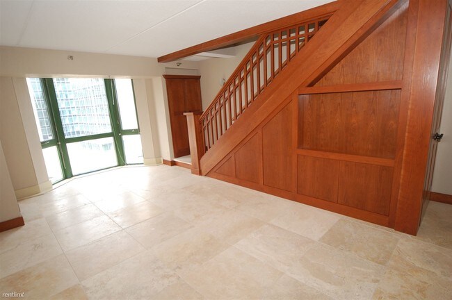 Foto del edificio - 270 E Highland Ave