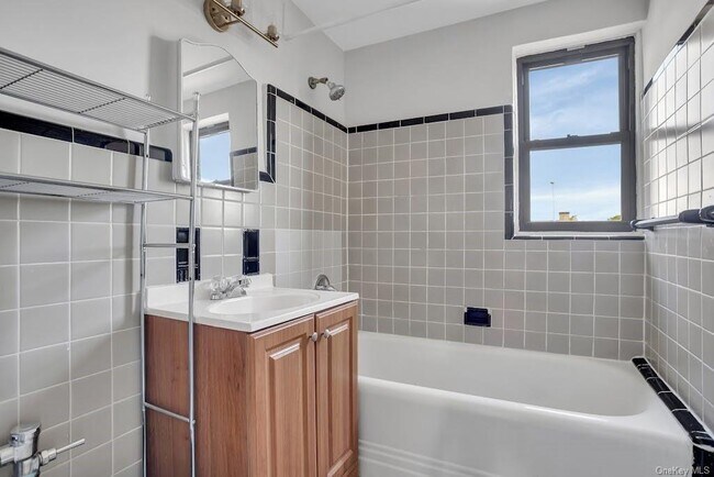 Foto del edificio - 73 Hilbert St