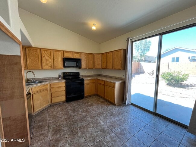 Building Photo - 8900 E Rainier Dr