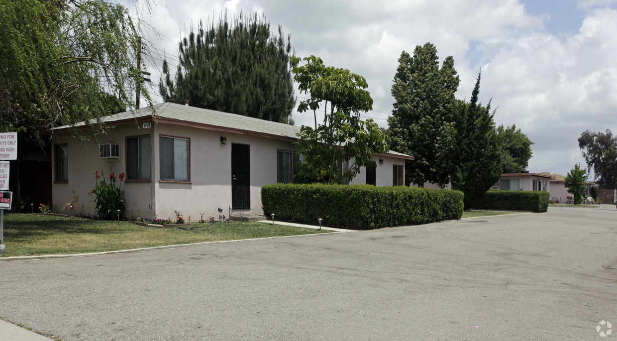 Primary Photo - Villa Apartments