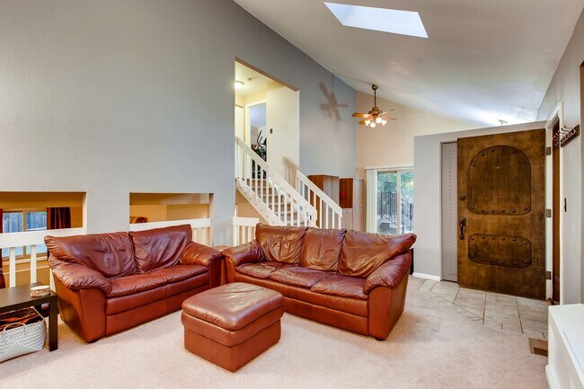 Foto del edificio - 3 bed, 2 bath Multi-Level Home on Cul-De-Sac