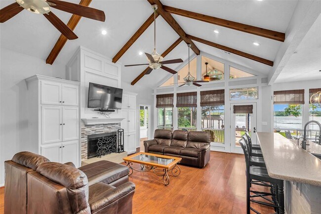 Building Photo - 923 Paradise Ln