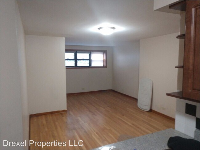 Building Photo - 5205 W Pensacola Ave