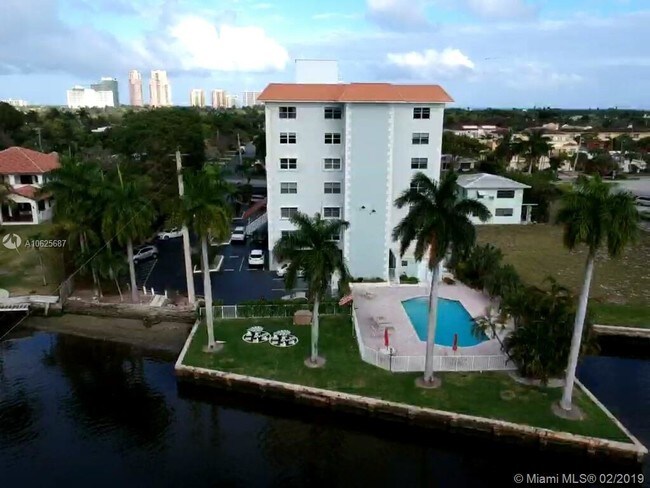 Foto del edificio - 1881 Middle River Dr