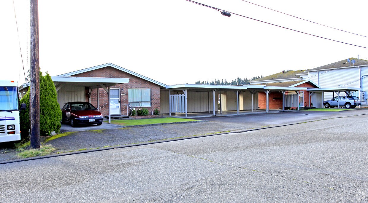 Primary Photo - 4813-4819 Vesper Dr