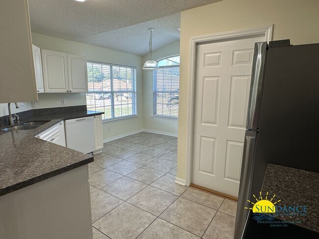 Foto del edificio - Charming 3-Bedroom Home in Gulf Breeze – Prime Location!