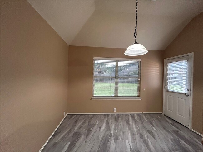 Foto del edificio - 5018 Rocky Manor Ln