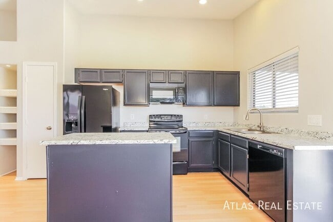 Building Photo - 3106 W Lone Cactus Dr