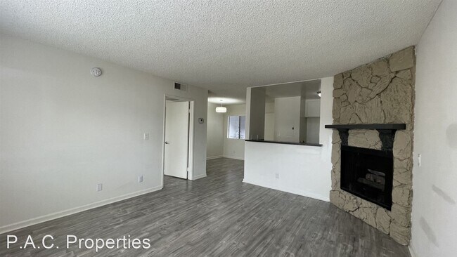 Building Photo - 1 br, 1 bath Apartment - 12249 Oxnard Stre...