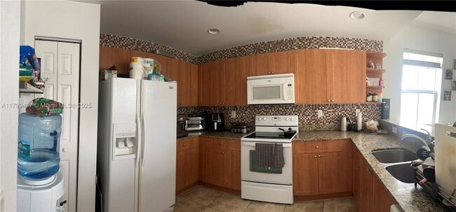 Foto del edificio - 8999 NW 107th Ct