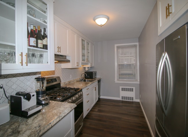 Building Photo - 18 The Cres