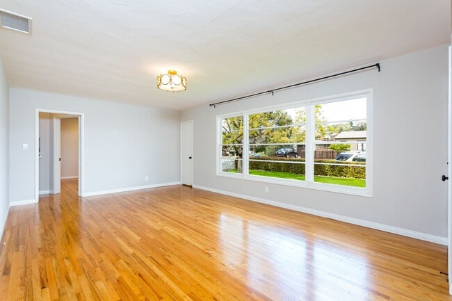 Building Photo - Ranch Home in La Mesa