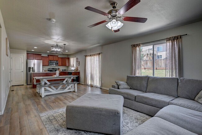 Foto del edificio - FANTASTIC 3 BEDROOM 3 BATHROOM LOCATED IN ...