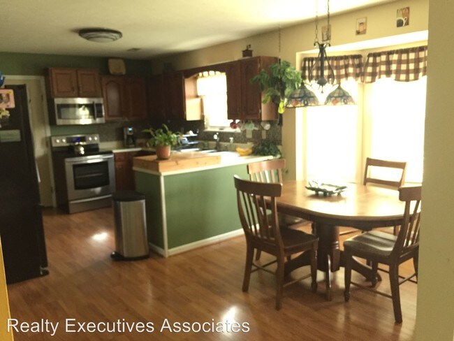 Building Photo - 9221 Countryway Dr