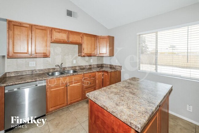 Foto del edificio - 3345 W Columbine Dr