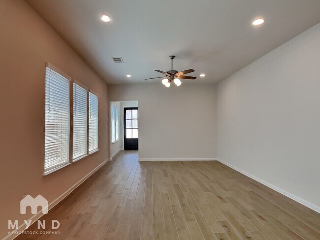 Foto del edificio - 3128 Cottontail Dr