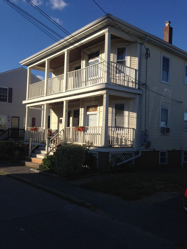 30 Rock St, Bristol, RI 02809 Apartments in Bristol, RI