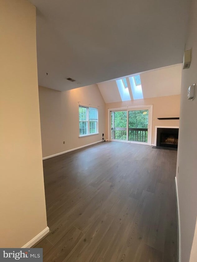 345 Cashel Ct Unit 345, Aston, PA 19014 Room for Rent in Aston, PA