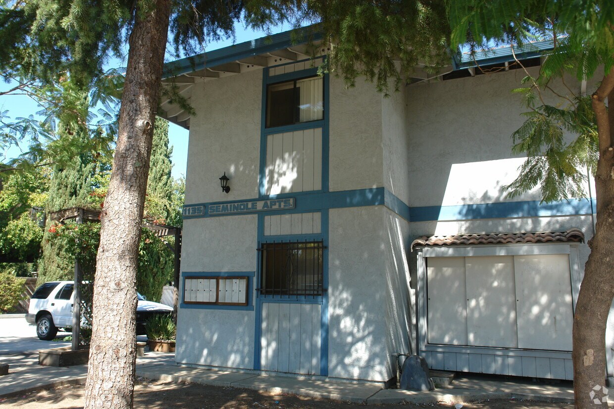 Foto del edificio - 1135 Luchessi