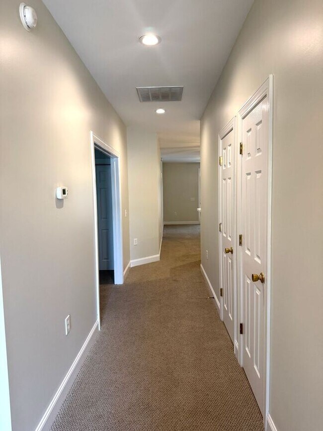 Foto del edificio - Marsh Oaks Marymount patio home with a one car garage Porter’s neck location