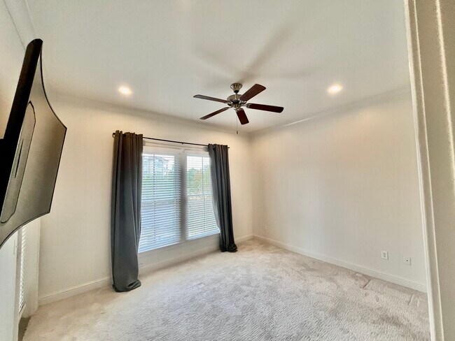 Bedroom - 998 Stanford Ave
