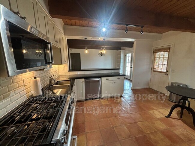 Foto del edificio - 32791 Wagon Wheel Rd