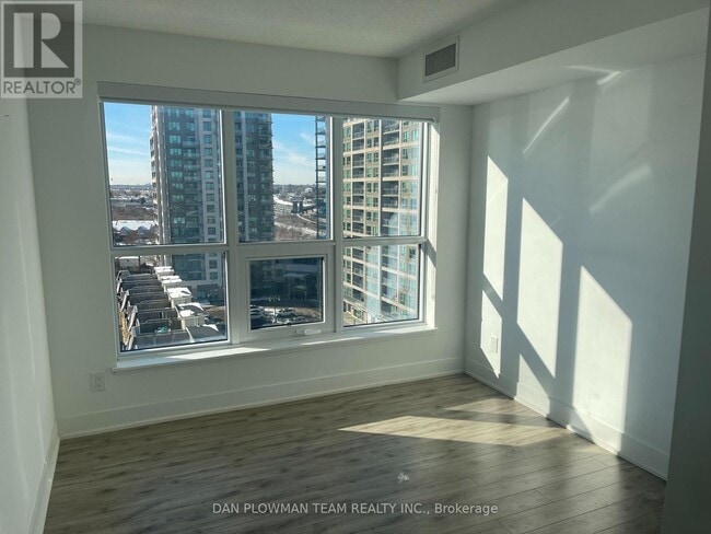 Building Photo - 1255 Bayly St