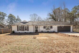 Building Photo - 212 Fernbank St