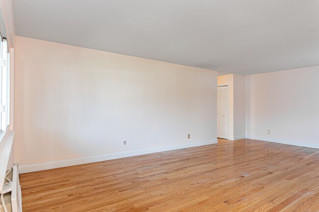 Building Photo - 154 Cold Spring Rd