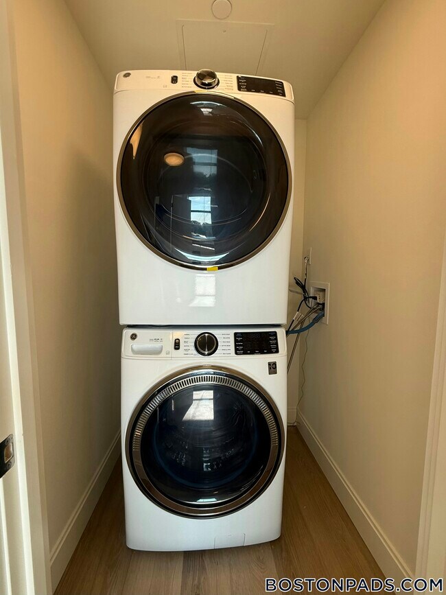 Foto del edificio - 1079 Commonwealth Ave