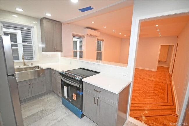 Foto del edificio - 70-30 66th Pl