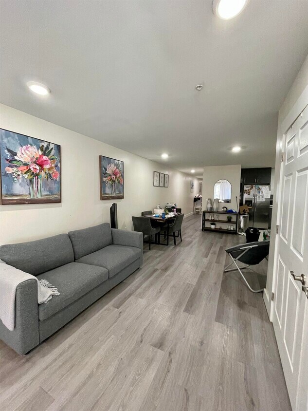 Foto principal - 574 56th St