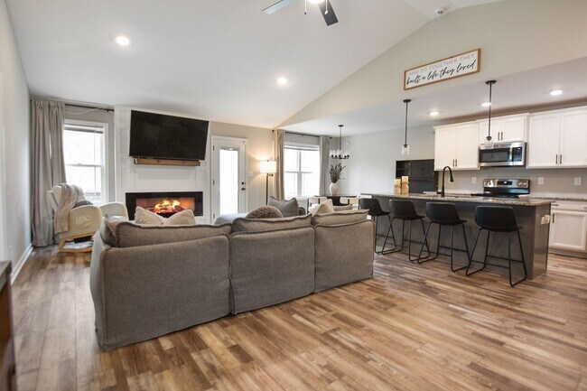 Foto del edificio - Pet Friendly Three Bedroom!