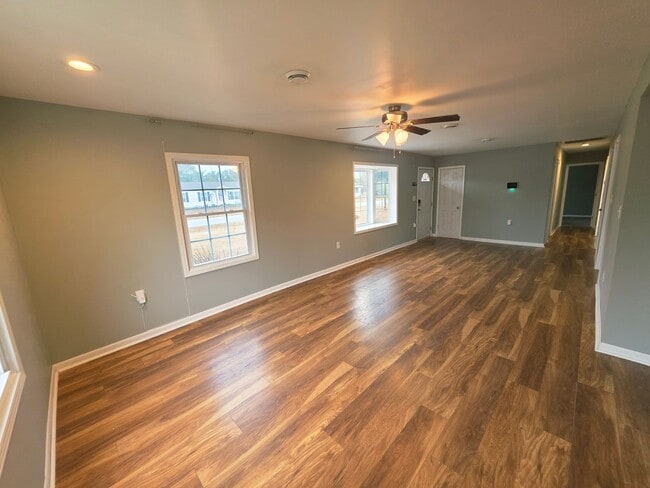 Foto del edificio - 3 Bedroom 1.5 BA Hubert