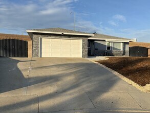 Building Photo - 9211 Vernon Ave