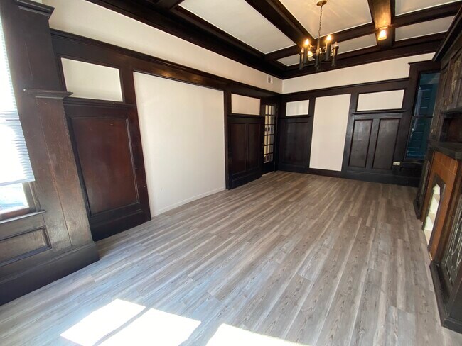 Building Photo - 516 Laguna St