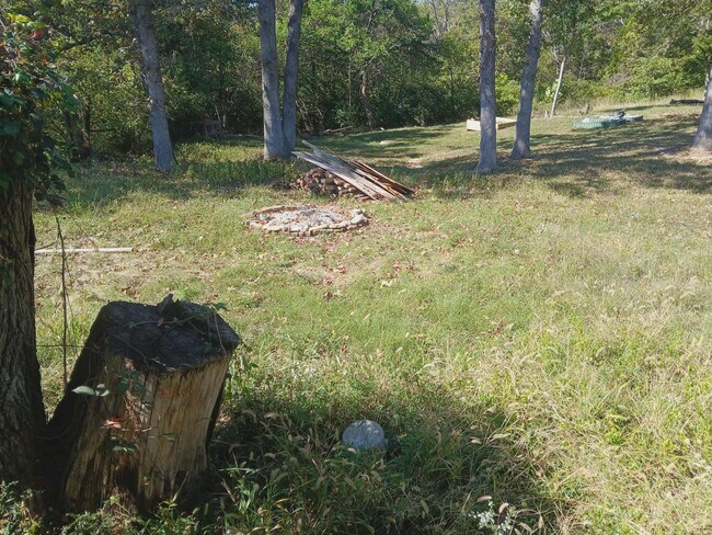 Foto del edificio - HILLSBORO - Ranch Style Home with Covered Front Porch - $750 MONTH / $999 DOWN