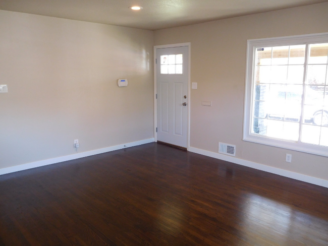 Foto del edificio - 1399 Scranton St