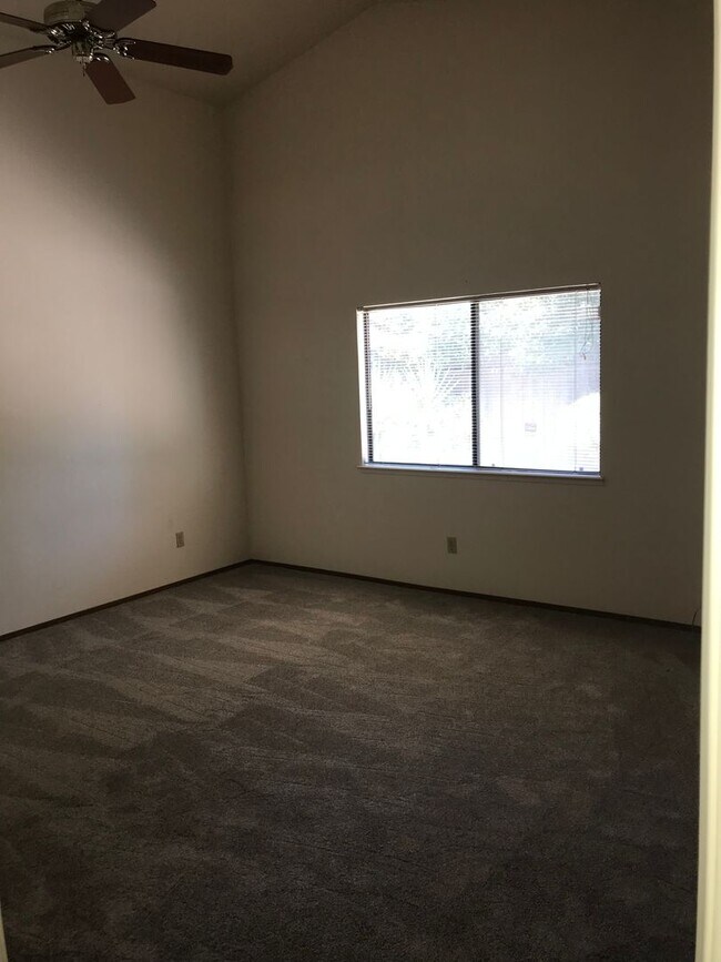 Foto del edificio - 4 Bed | 2 Bath | 1814SF | 2 Car Garage | Single Story |  Tenant pays $175 monthly for WS&G