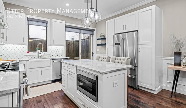 Photo - 854 S Front St House