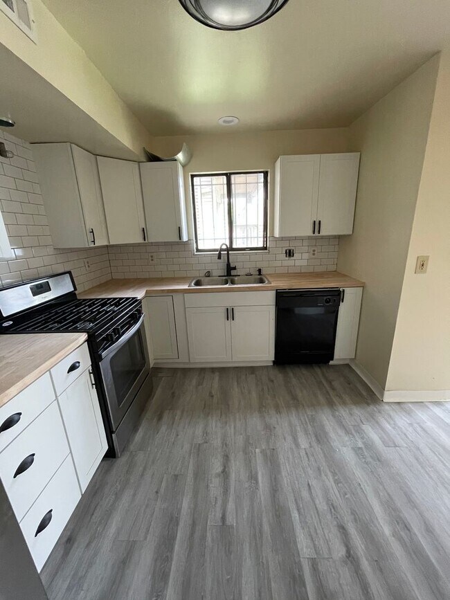 Foto del edificio - OSU Gateway 3 bedroom 1 1/2 bath 3 level t...