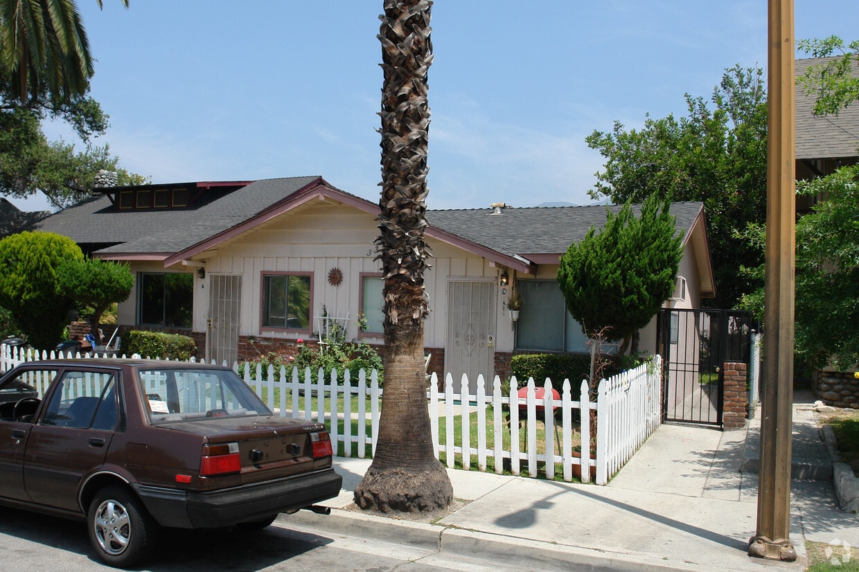 Primary Photo - 331 A-F E. Palm Ave