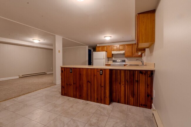Building Photo - Wonderful Basement Apartment off Rosehill ...