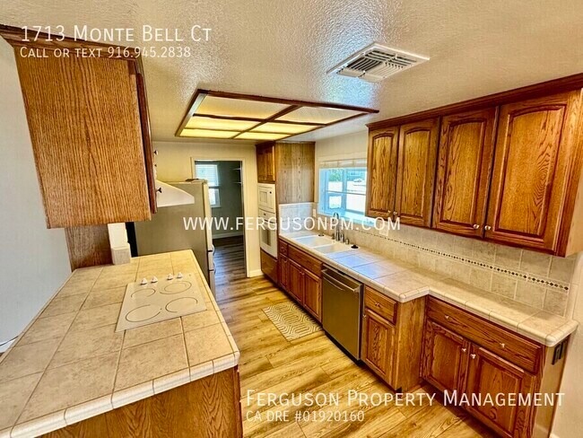 Foto del edificio - 1713 Monte Bell Ct