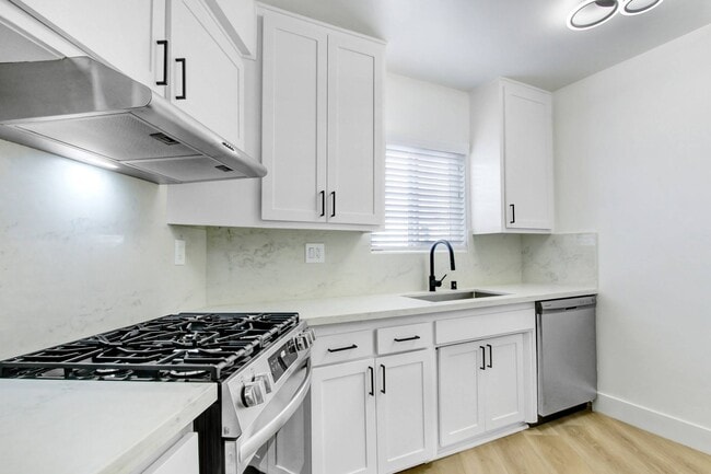 Interior Photo - 950 Venice
