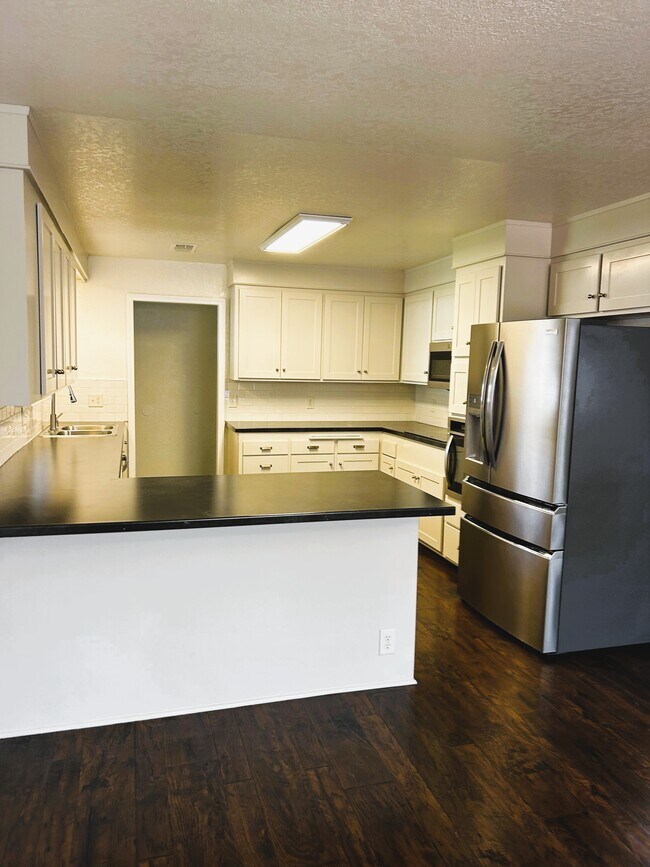 Foto del edificio - 347 Woodcliff Dr